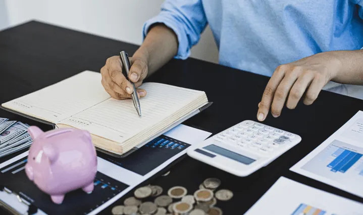Cómo organizar tus finanzas si cobras poco